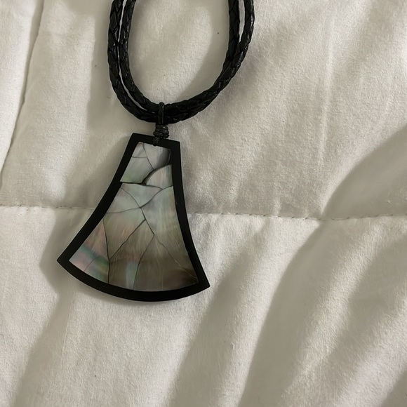 Tear Drop Cow Horn Leaf Pendant Necklace - Picture 3 of 5